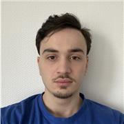 Professeur polyvalent s’adapte à n’importe quel questions et domaine pour satisfaire l’élève